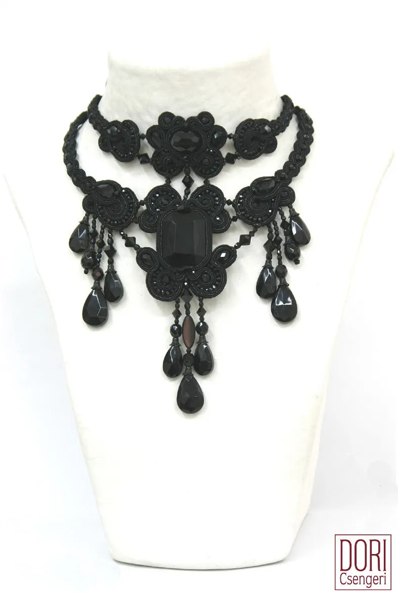 Essence Showstopper Statement Necklace